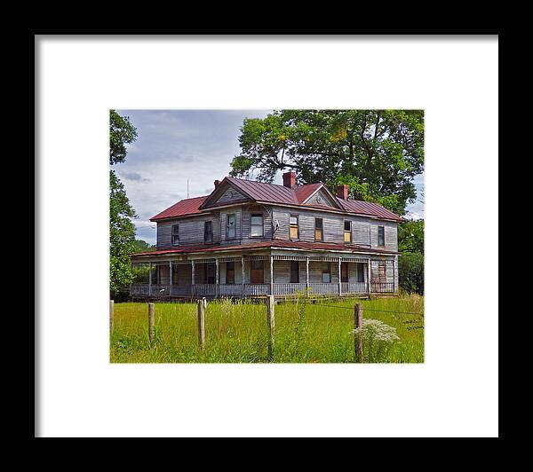 House Framed Print featuring the photograph Abandoned Farmhouse by Jean Wright