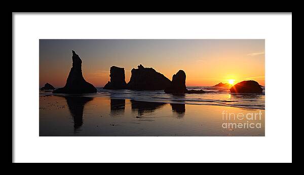 Bandon Framed Print featuring the photograph Bandon Beach Sunset by Bill Singleton
