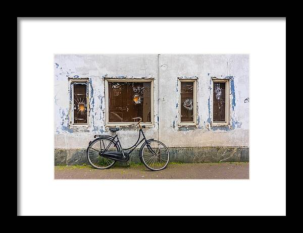 Architecture Framed Print featuring the photograph Bicycle by Sue Leonard