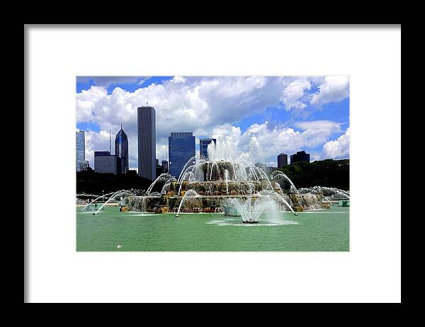 Fountain Framed Print featuring the photograph Buckingham Fountain by Donna Spadola