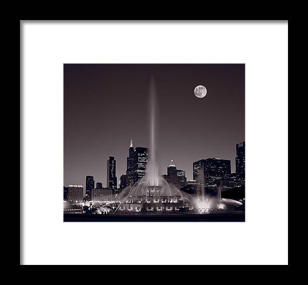 Chicago Framed Print featuring the photograph Buckingham Fountain Nightlight Chicago BW by Steve Gadomski