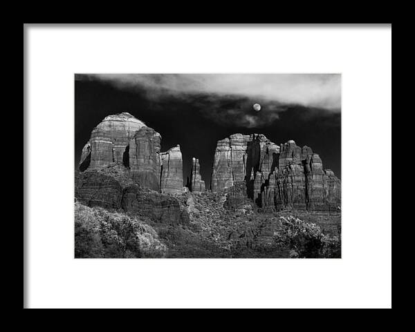 Sedona Framed Print featuring the photograph Cathedral Rock Moon Rise by Dave Dilli