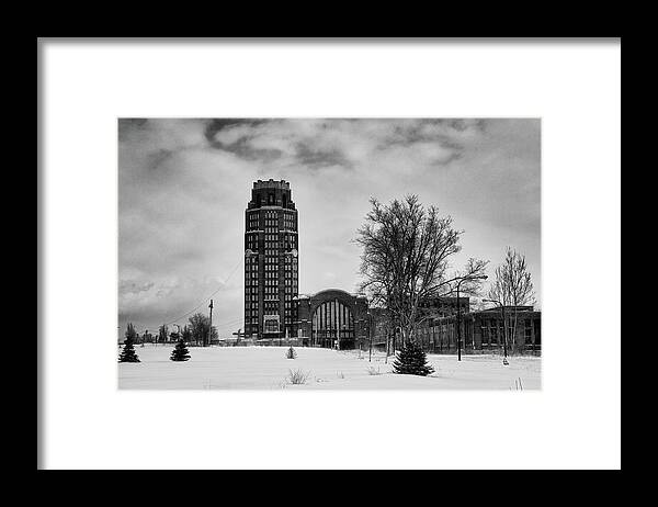 Buildings Framed Print featuring the photograph Central Terminal 4431 by Guy Whiteley