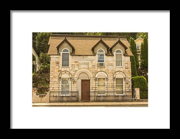 Cottage Framed Print featuring the photograph Cottage by Kathleen McGinley