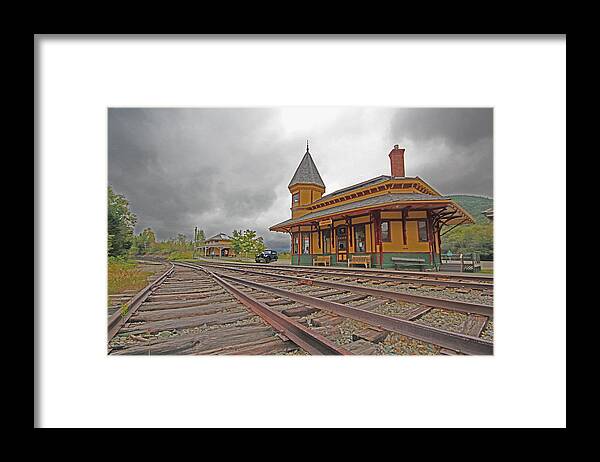 Notch Framed Print featuring the photograph Crawford's Notch by Ron Haist