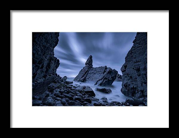 Seascape Framed Print featuring the photograph Crescent Head by Jingshu Zhu