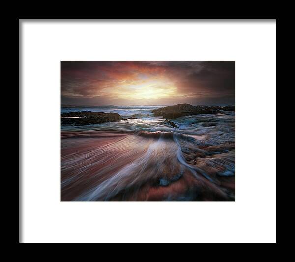 Wave Framed Print featuring the photograph Feets by Juan Pablo De
