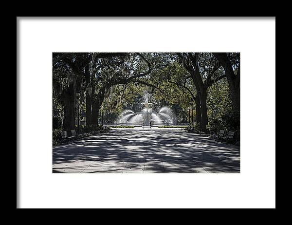 Forsyth Framed Print featuring the photograph Forsyth Fountain Savannah Georgia by Bill Cubitt