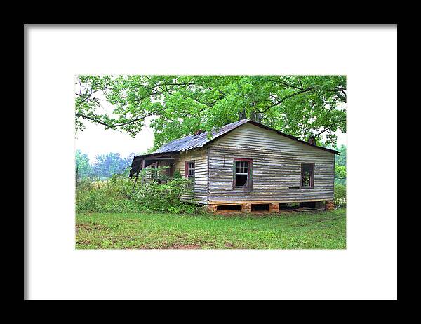 8582 Framed Print featuring the photograph Gloomy Old House by Gordon Elwell