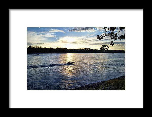 Sky Framed Print featuring the photograph Heading Home by Cricket Hackmann