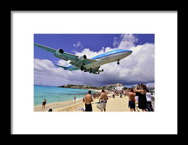 St Martin - Airplanes Framed Print featuring the photograph KLM Landing at St Maarten 2 by Matt Swinden