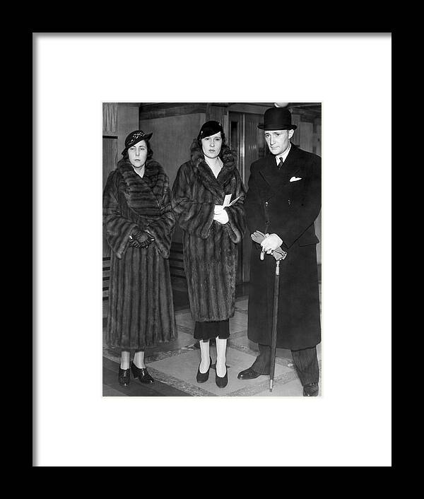 1934 Framed Print featuring the photograph Lady Furness Assist In Custody by Underwood Archives