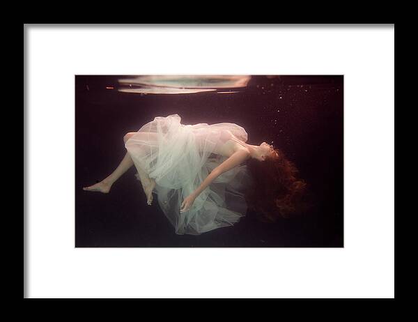 Underwater Framed Print featuring the photograph Laura by Gabriela Slegrova