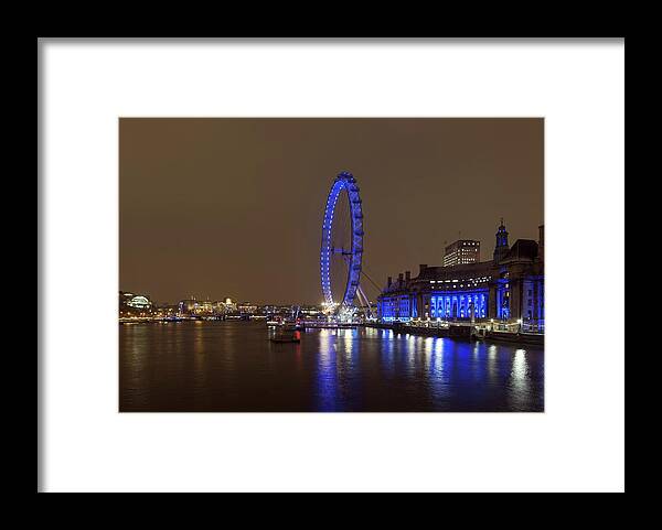 London Eye Framed Print featuring the photograph London Eye At Night by Daniel Sambraus/science Photo Library