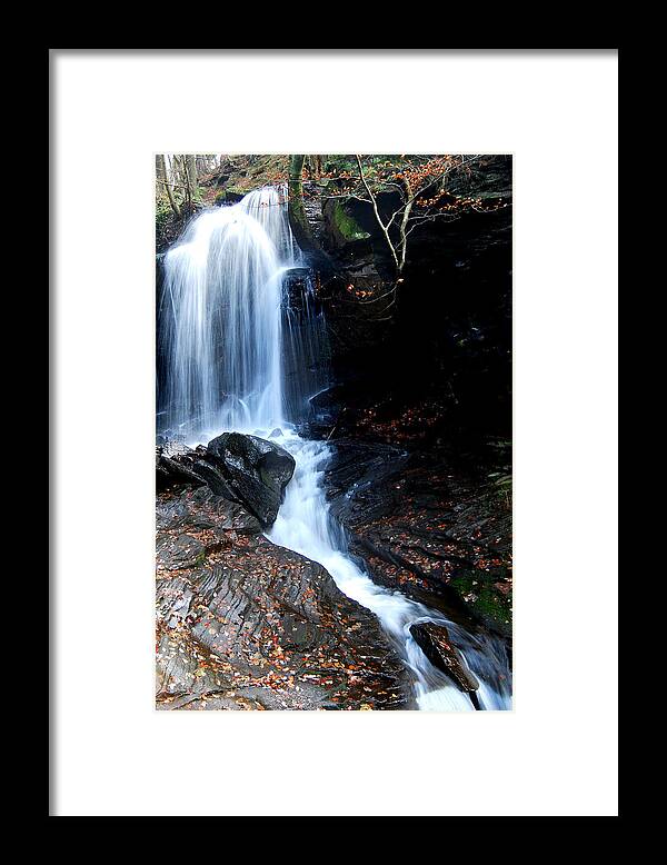 Water Framed Print featuring the photograph Lwv10017 by Lee Winter