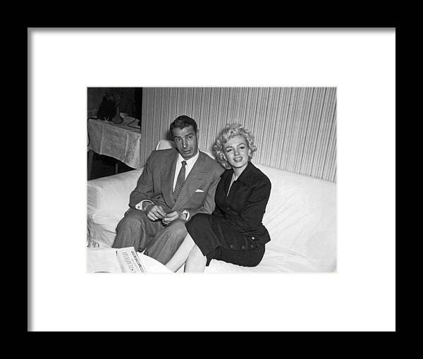 1954 Framed Print featuring the photograph Marilyn Monroe And Joe DiMaggio by Underwood Archives