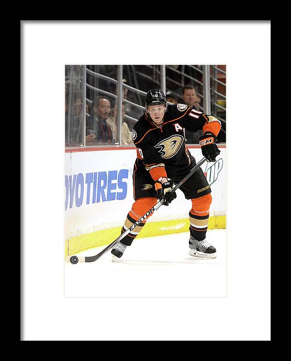 People Framed Print featuring the photograph New York Rangers V Anaheim Ducks by Harry How