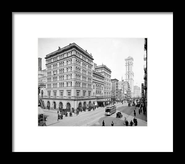 Entertainment Framed Print featuring the photograph Nyc, Metropolitan Opera House, 1905 by Science Source