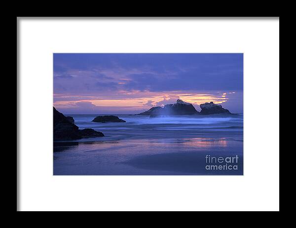 Sea Framed Print featuring the photograph Oregon Coast Sunset by Chris Scroggins