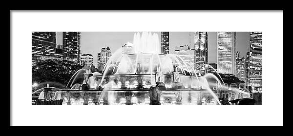 Buckingham Framed Print featuring the photograph Panoramic Picture of Chicago Buckingham Fountain by Paul Velgos