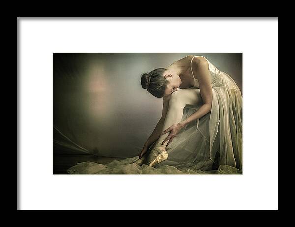 Portrait Framed Print featuring the photograph Preparation To Dance by Federico Cella