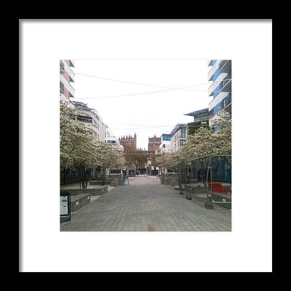 Framed Print featuring the photograph Primera Visita A Bristol Para Buscar by Nuria Fernandez