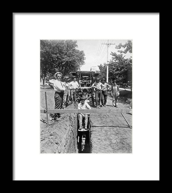 1920s Framed Print featuring the photograph Road Workers In Los Angeles by Underwood Archives