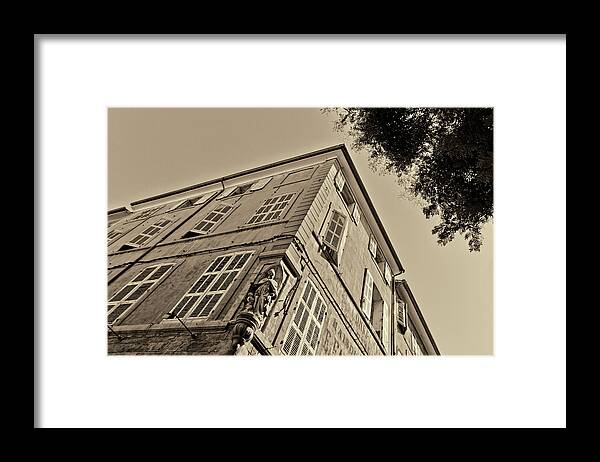 Travel Framed Print featuring the photograph Statue in the corner by Roberto Pagani