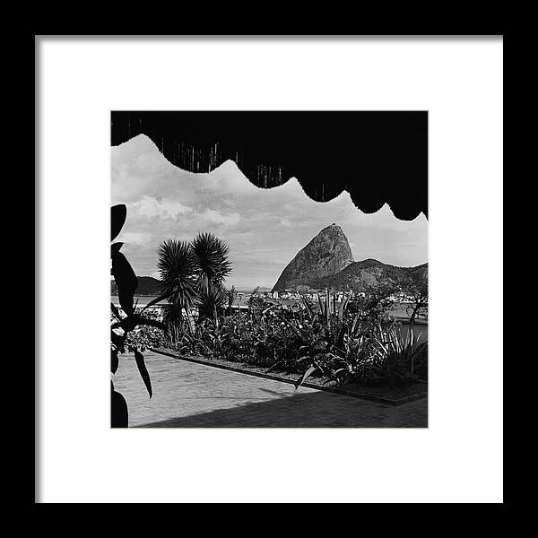 Exterior Framed Print featuring the photograph Sugarloaf Mountain Seen From The Patio At Carlos by Luis Lemus