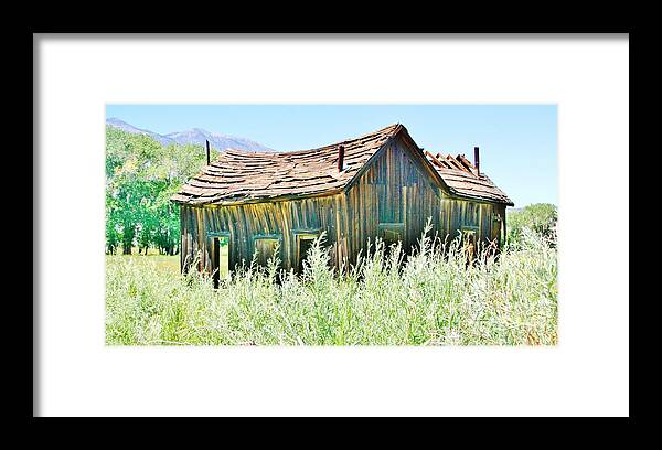 Sky Framed Print featuring the photograph Summer At My House by Marilyn Diaz