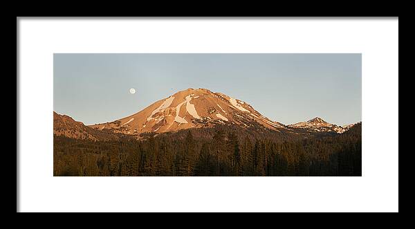 538021 Framed Print featuring the photograph Sunset At Lassen Volcanic Np California by Kevin Schafer