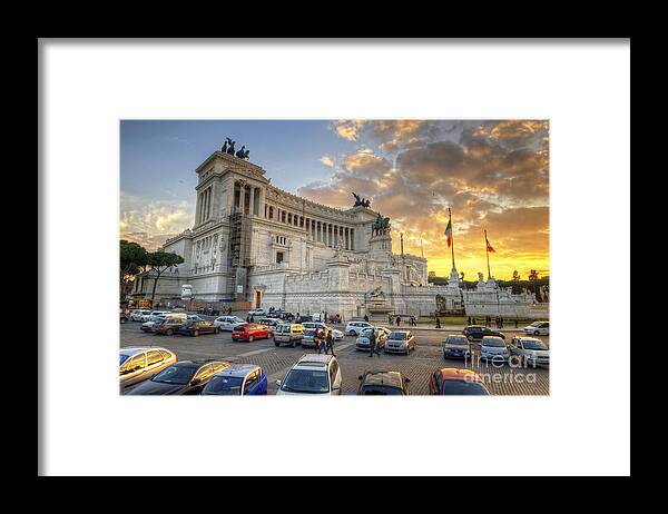 Yhun Suarez Framed Print featuring the photograph Sunset At Victory Monument by Yhun Suarez