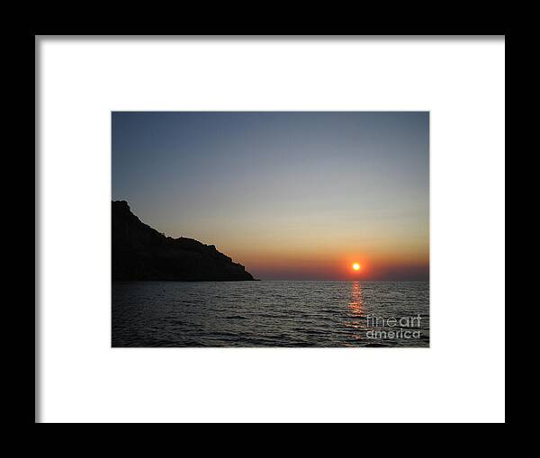 Sea Framed Print featuring the photograph Sunset by Vicki Spindler