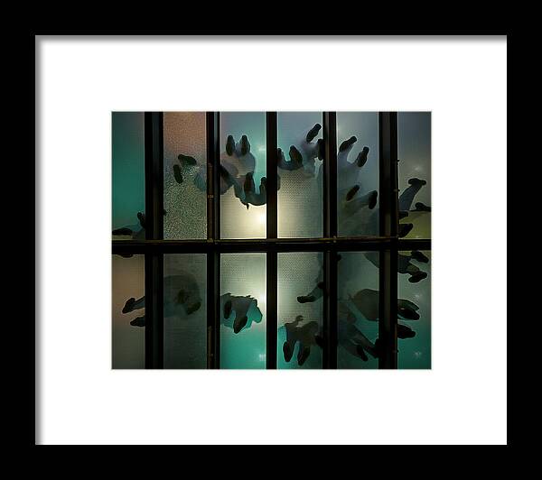 Street Framed Print featuring the photograph The Circle by Roberto Parola