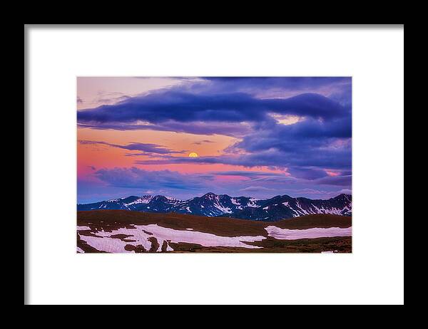 Sunrise Framed Print featuring the photograph Trail Ridge Moonset by Darren White