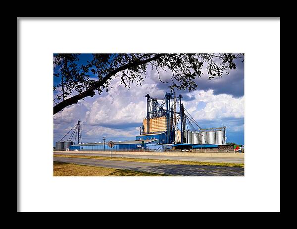  Framed Print featuring the photograph Valley View Mill by Ricardo J Ruiz de Porras