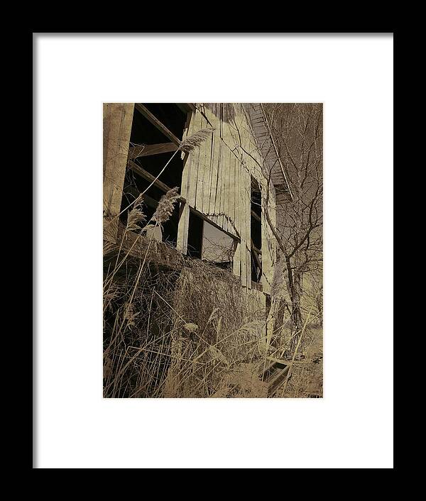 Barn Framed Print featuring the photograph Weathered Barn by Scott Kingery
