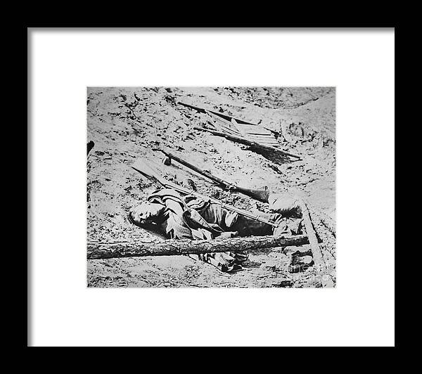Dead Framed Print featuring the photograph Battlefield Of Manassas by Photo Researchers