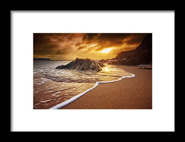 Canvas Framed Print featuring the photograph Breakthrough at Leas Foot by Mark Leader