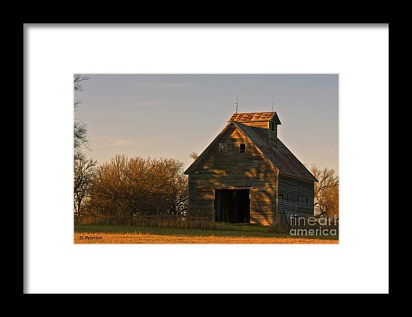 Barns Framed Print featuring the photograph Corn Crib at Sunset by Ed Peterson