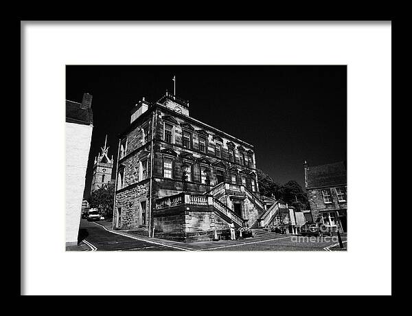 Linlithgow Framed Print featuring the photograph Linlithgow Burgh Halls On The Cross West Lothian Scotland by Joe Fox