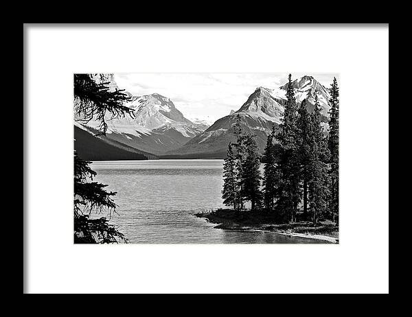 B&w Framed Print featuring the photograph Maligne Lake by RicardMN Photography