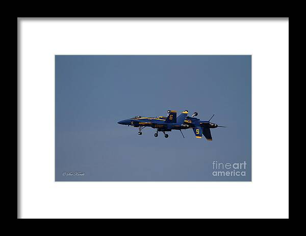 Airshow Framed Print featuring the photograph Which Way Up by Sue Karski