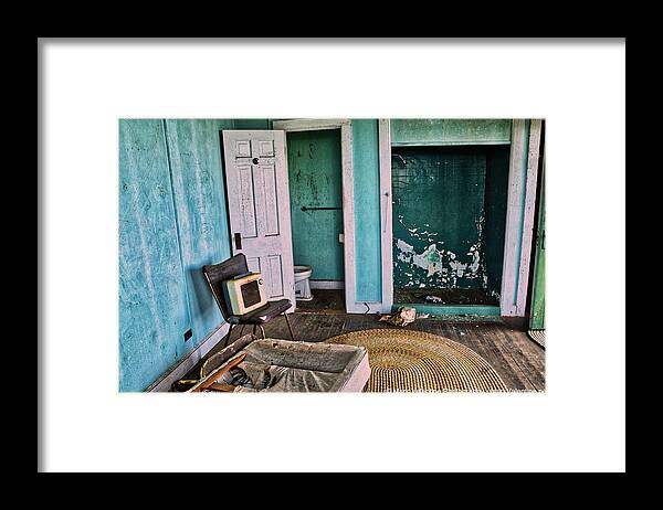  Framed Print featuring the photograph A Place to Stay #1 by Mark Valentine