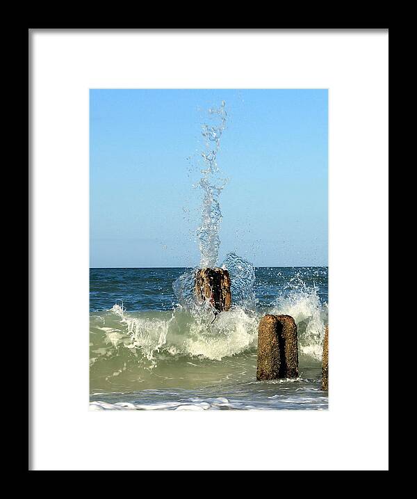Paradise Framed Print featuring the photograph Splash #1 by Sean Allen