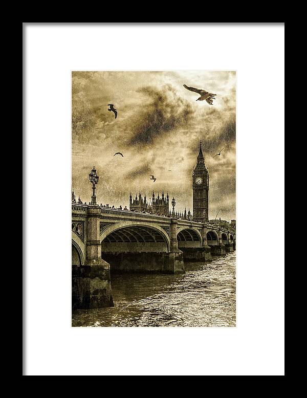 London Framed Print featuring the photograph London #3 by Jaroslaw Grudzinski
