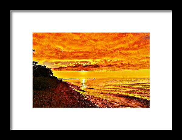  Framed Print featuring the photograph A Superior Sunset by Daniel Thompson
