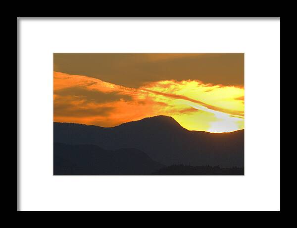 Vancouver Framed Print featuring the photograph A Vancouver Sunset by Richard Henne
