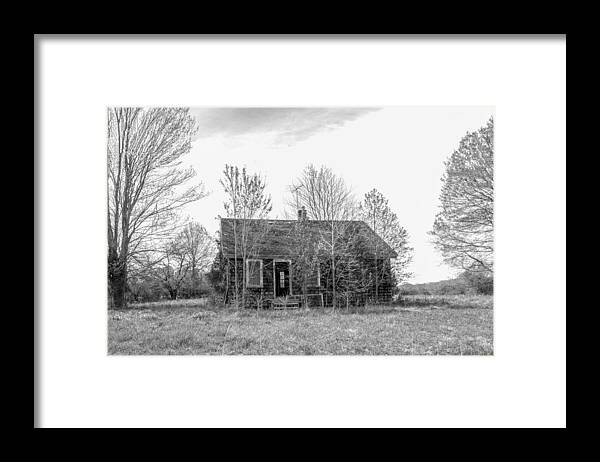 Landscape Framed Print featuring the photograph Abandoned House Queenstown, MD by Charles Kraus