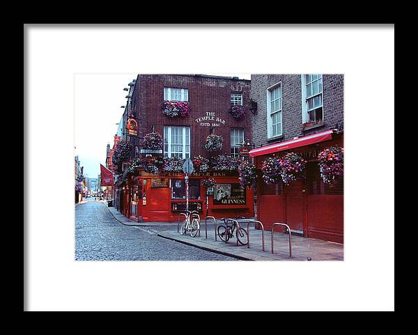 Temple Bar Framed Print featuring the photograph An Aul One by Megan Ford-Miller